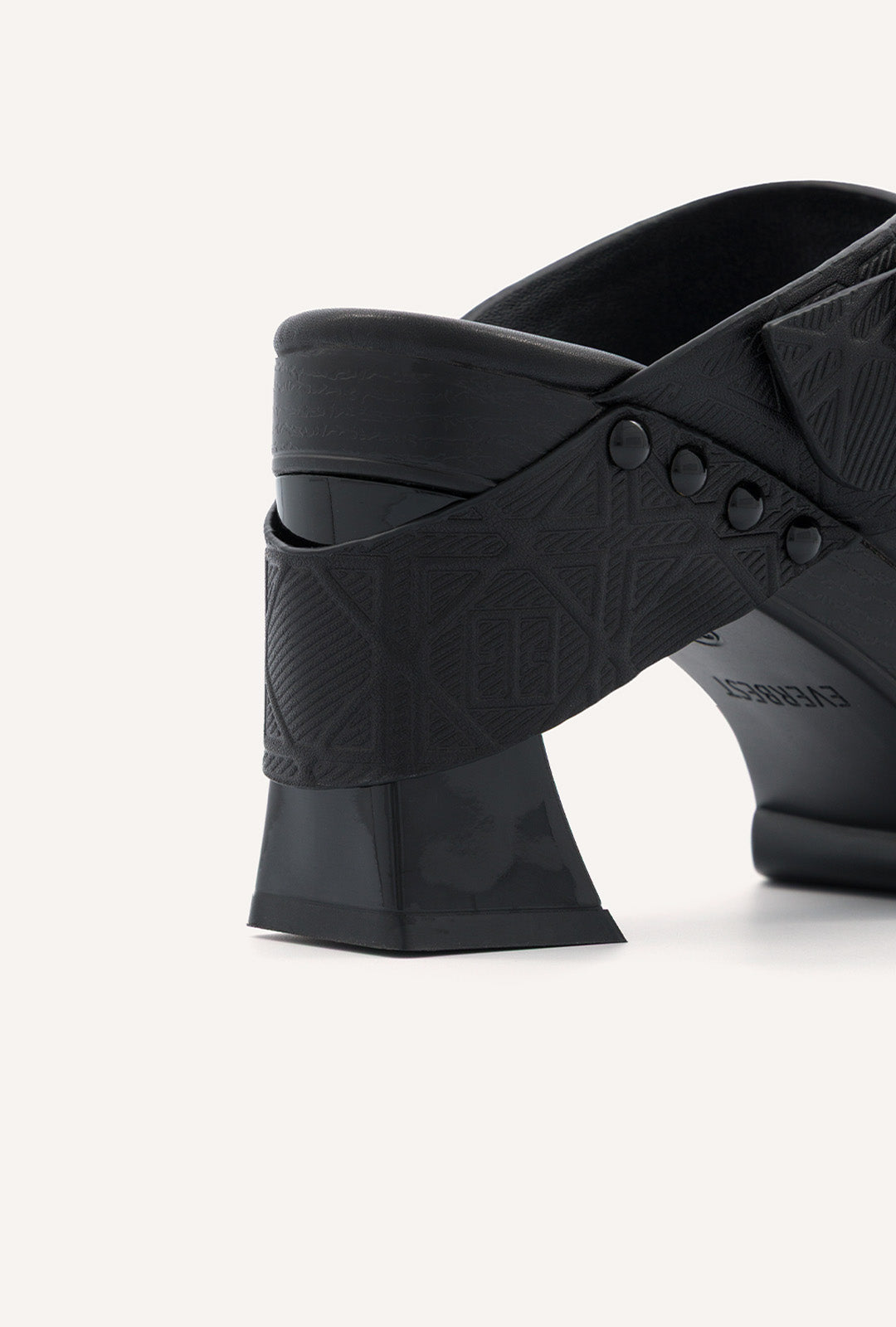 noir-black-0